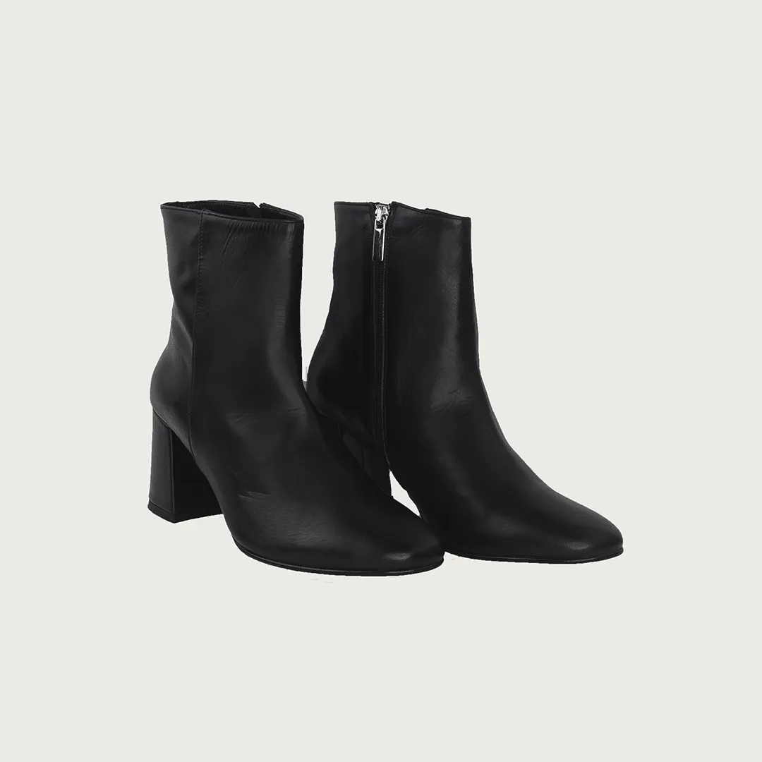 GAIA BLACK LEATHER